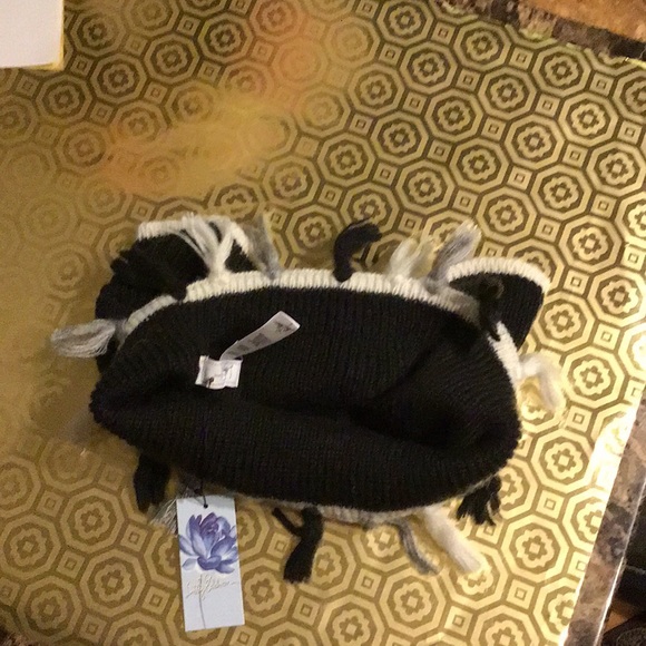 Libby Edelman tassel scarf - Picture 2 of 8